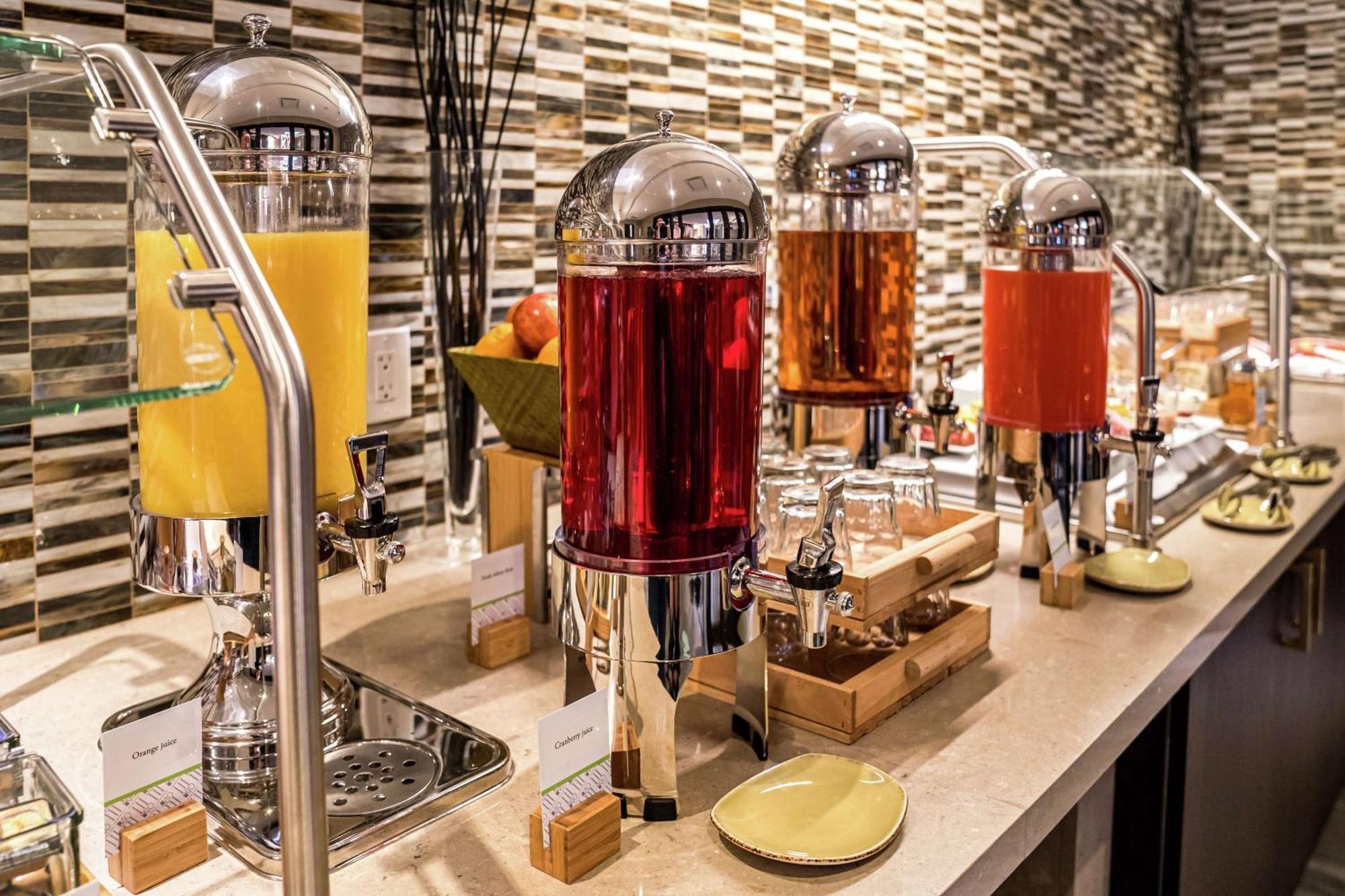 Отель Doubletree By Hilton Китченер Экстерьер фото