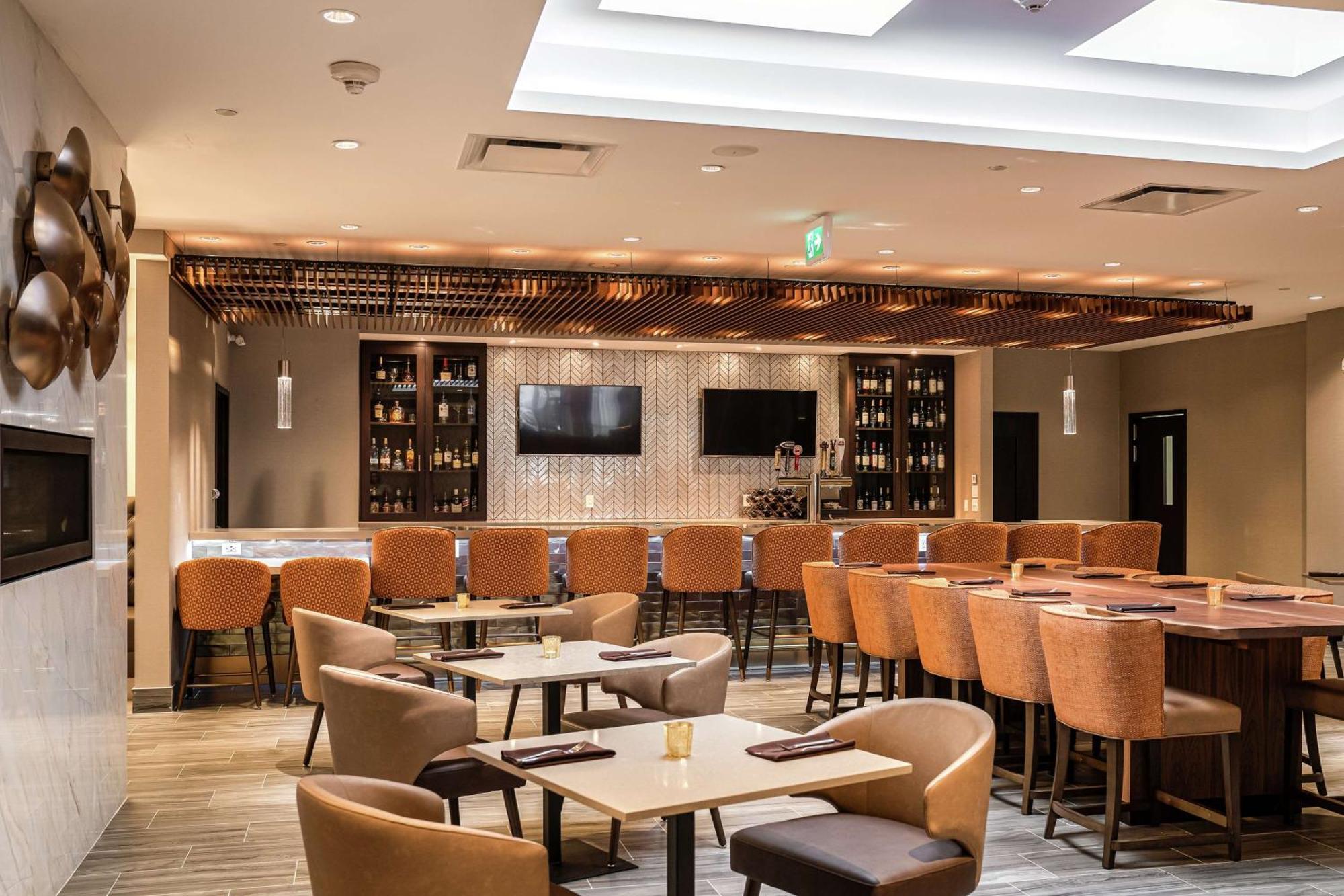 Отель Doubletree By Hilton Китченер Экстерьер фото