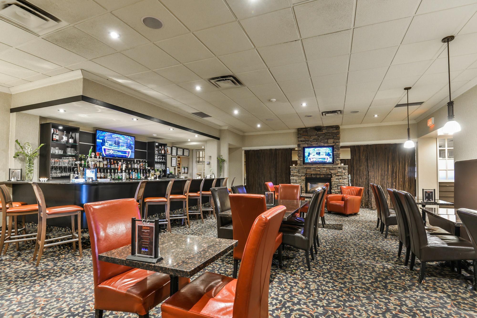 Отель Doubletree By Hilton Китченер Экстерьер фото