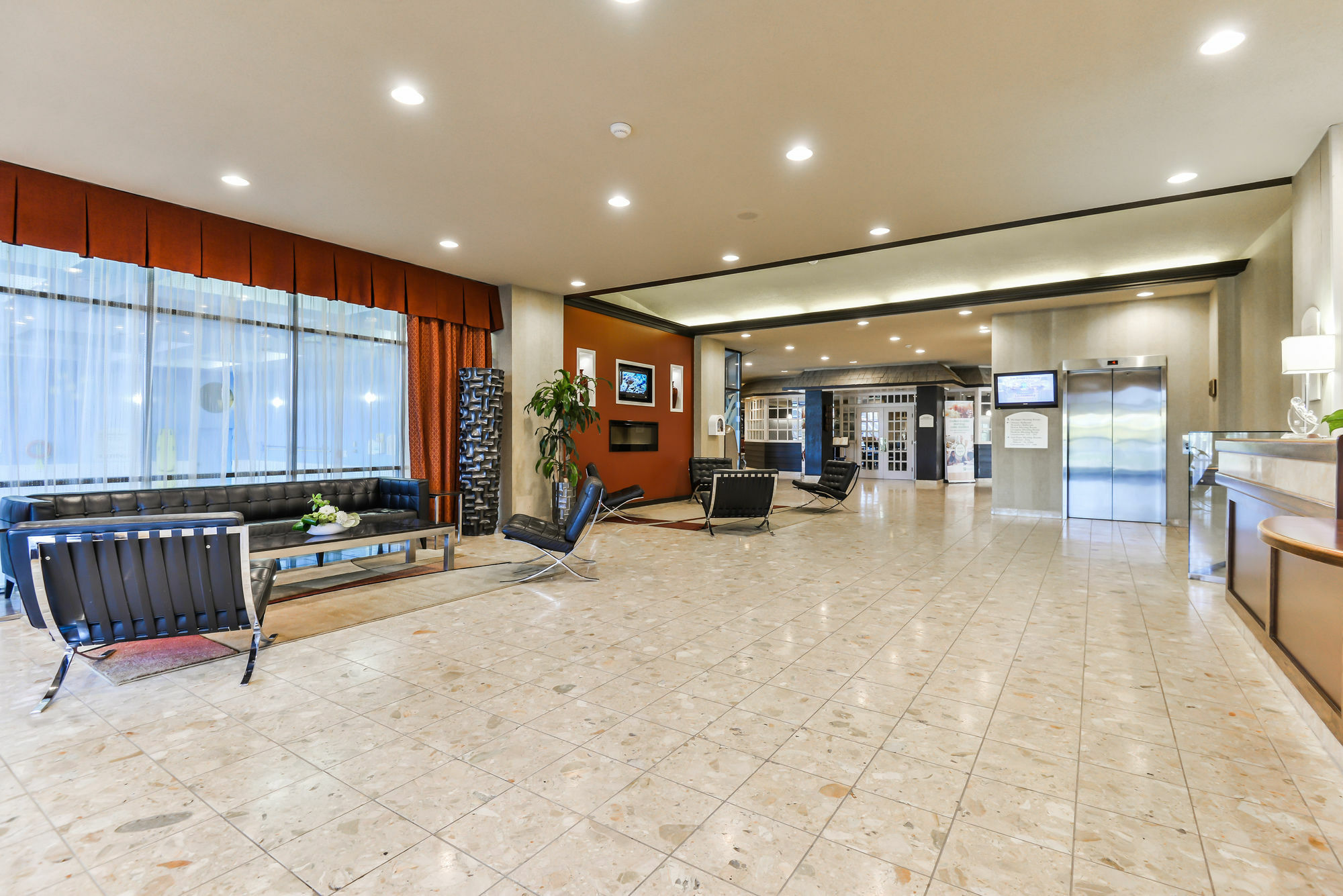 Отель Doubletree By Hilton Китченер Экстерьер фото